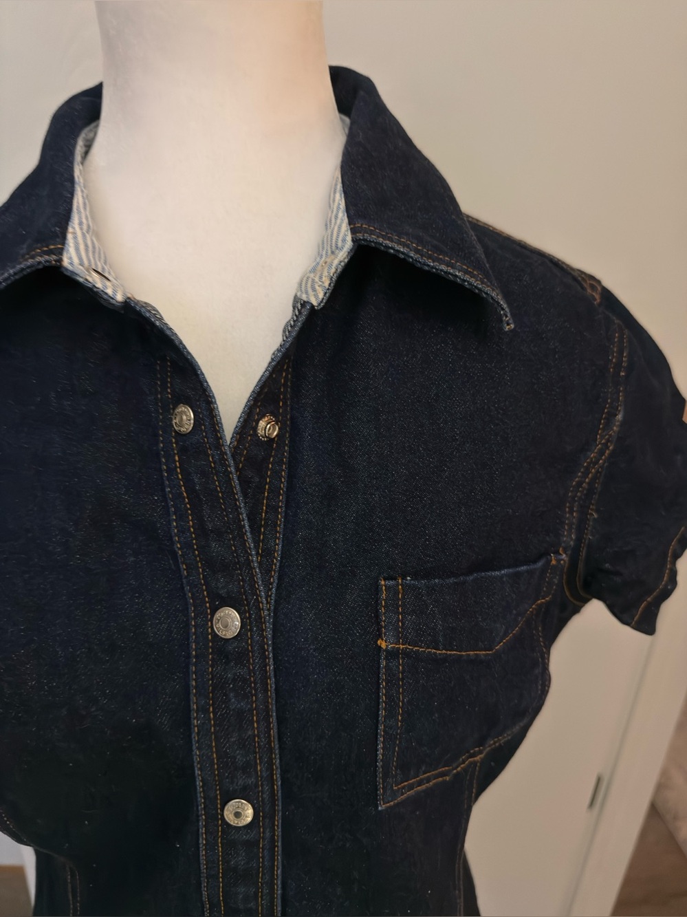 Tommy Hilfiger SZ 12 dark blue denim dress. Cap sleeve snap front. - Picture 2 of 12